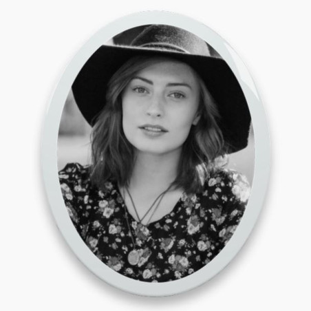 Photo porcelaine ovale verticale bordure blanche - Médaillon photo noir et blanc FEMME